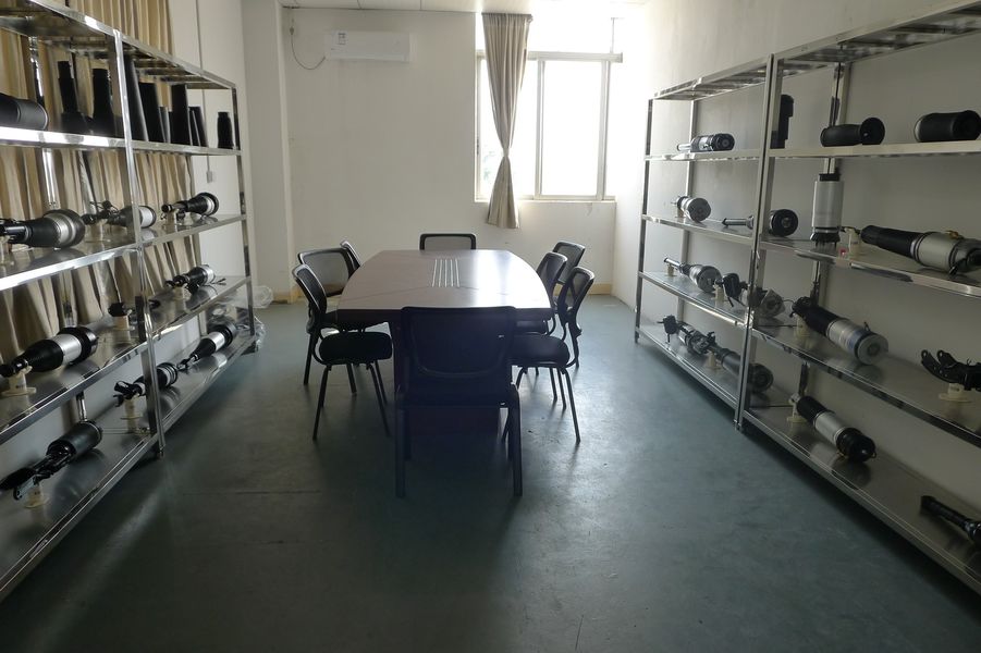 Guangzhou Jovoll Auto Parts Technology Co., Ltd. dây chuyền sản xuất của nhà sản xuất